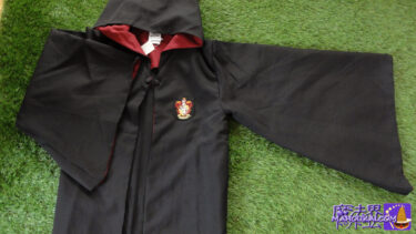 Get your official Univa Gryffindor dressing gowns... Wiseacre Magical Supplies Store｜USJ "Harry Potter Area".