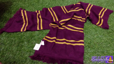 Get your Gryffindor scarf (Authentic version) Â USJ 'Harry Potter Area'.