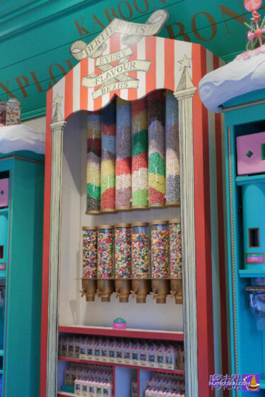 Honeydukes "Bertie Bott's 'Hundred Flavour Beans' All-You-Can-Pack" All-You-Can-Pack sweets♪ Bag S size ¥2,000 / Bag L size ¥3,000 USJ "Harry Potter Area".