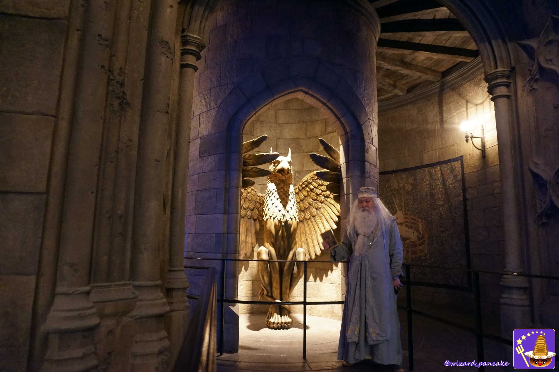 Griffin statue (entrance to Principal Dumbledore's office) Elevator USJ Harry Potter area Tour of Hogwarts Hogwarts Castle Walk
