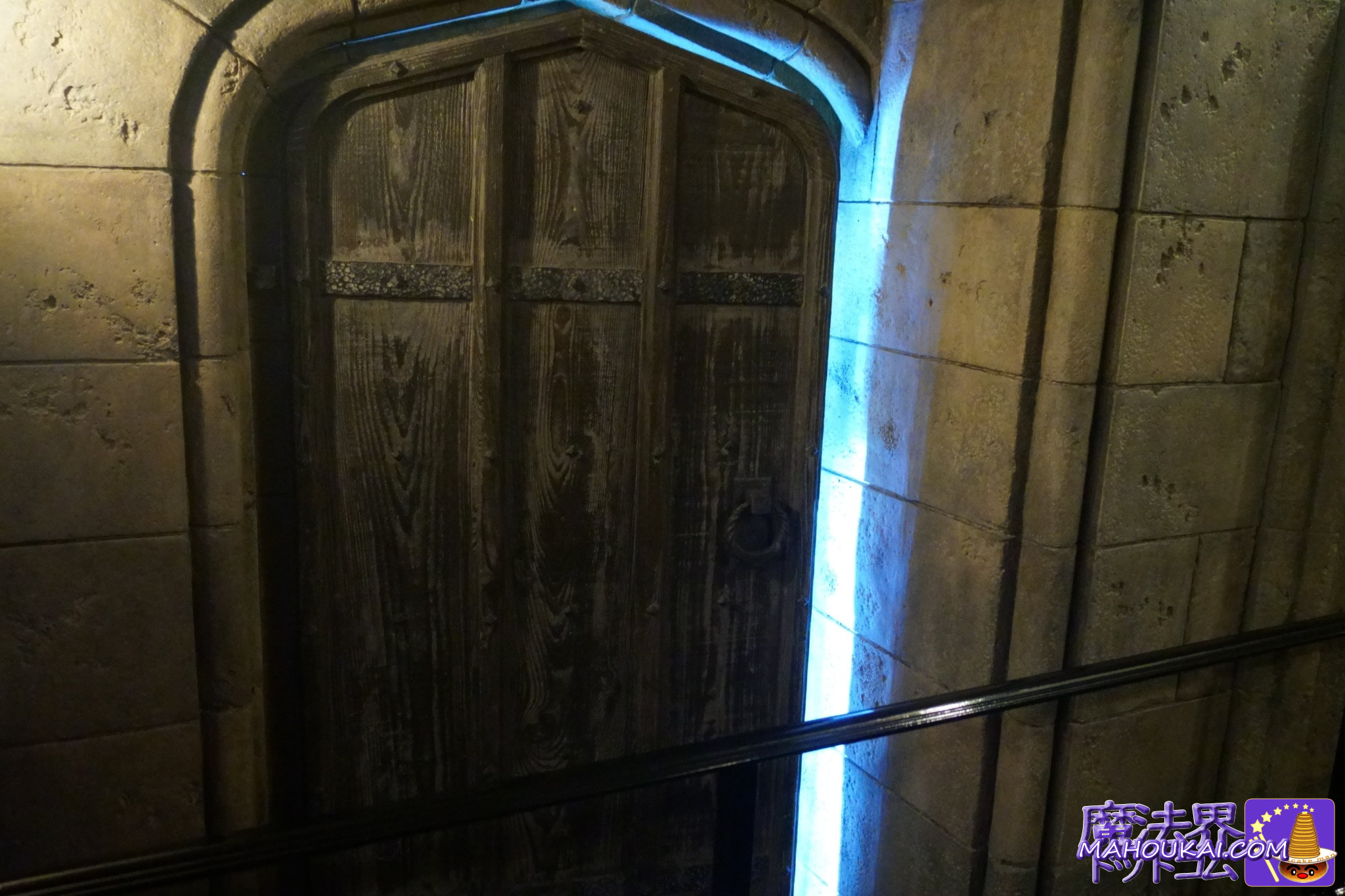 【隠れスポット】光る部屋から漏れる光 USJ「ホグワーツ・キャッスルウォーク」「ハリー・ポッター エリア」