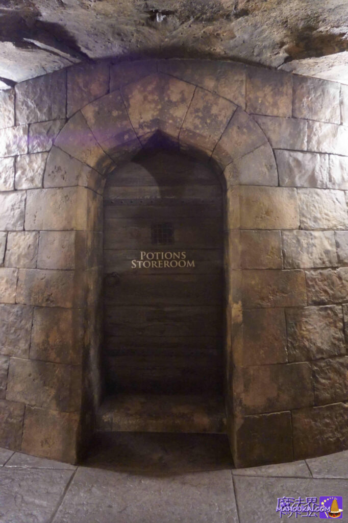 POTIONS STOREROOM [HIDDEN SPOT] [HIDDEN SPOT] Let's go see the door to Professor Severus Snape's room｜Statue of the One-Eyed Witch.