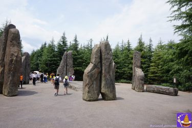 The Stone Circle at the entrance to the USJ HARRY POTTER area has been featured in the Harry Potter films. And the Balancing Rock? (USJ, Harry Potter Area)