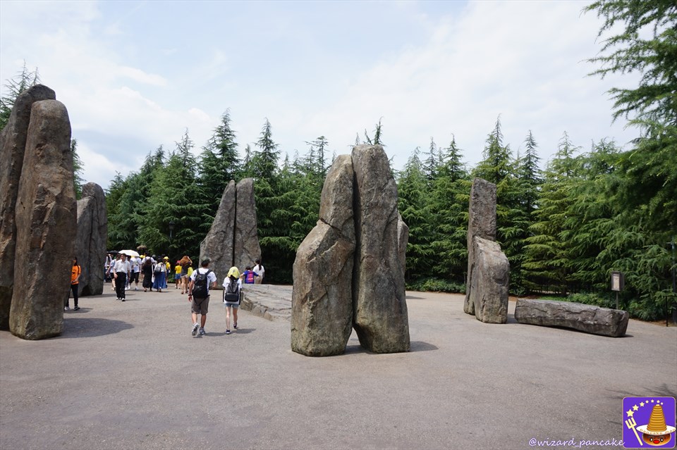 Photo of the Stone Circle (Stone Gateway) at the entrance to the USJ 'Harry Potter Area'.