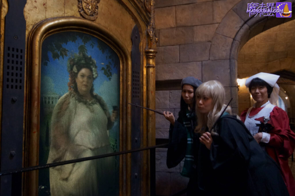 Also photographed at the entrance to the Gryffindor common room, 'Portrait of the Fat Lady' NHK TV [Haripotan Swamp] 6 Nov 2018 USJ 'Harry Potter Area' location section report â™" for TV filming in Haripotan costume.