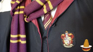 USJ official Gryffindor robes and scarves machine washable and clean to wear... Harry Potter merchandise.