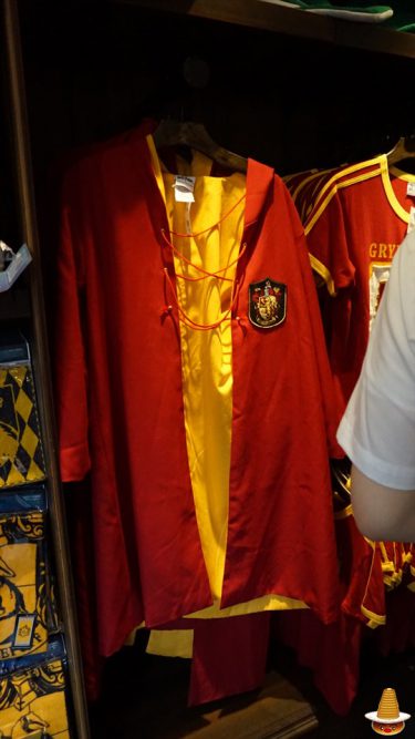 Gryffindor Quidditch team's crimson dressing gowns are now on sale... USJ "Harry Potter Area".