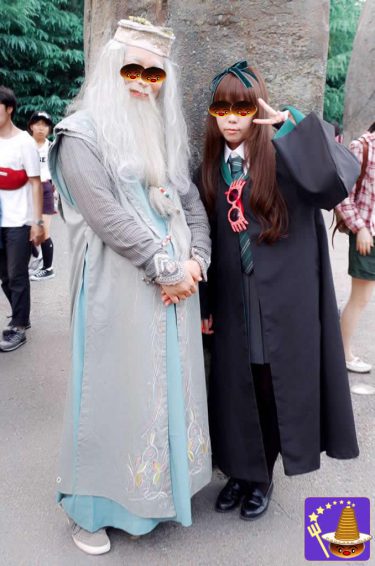 When the Pancake Man walks around USJ Hogsmeade Village and Hogwarts Castle as Dumbledore (summer clothes version) for the third time.