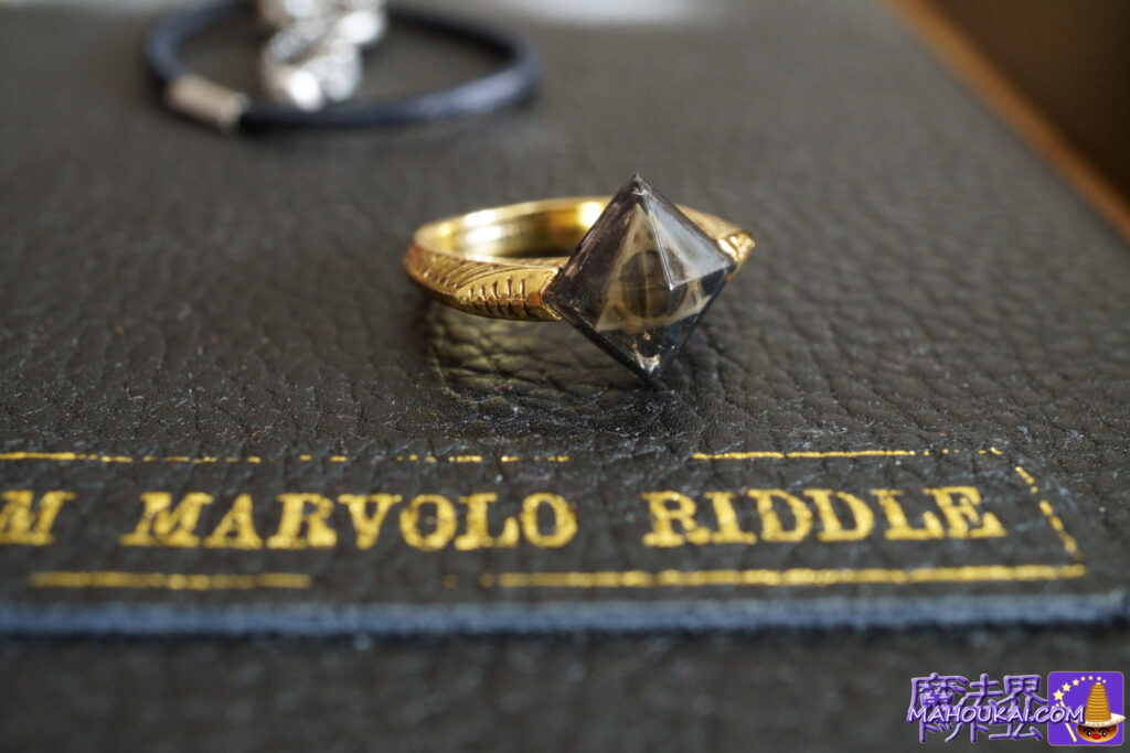 Harry Potter Marvolo Gaunt's ring, Noble Collection, The Resurrection Stone, Horcruxes, Deathly Hallows.
