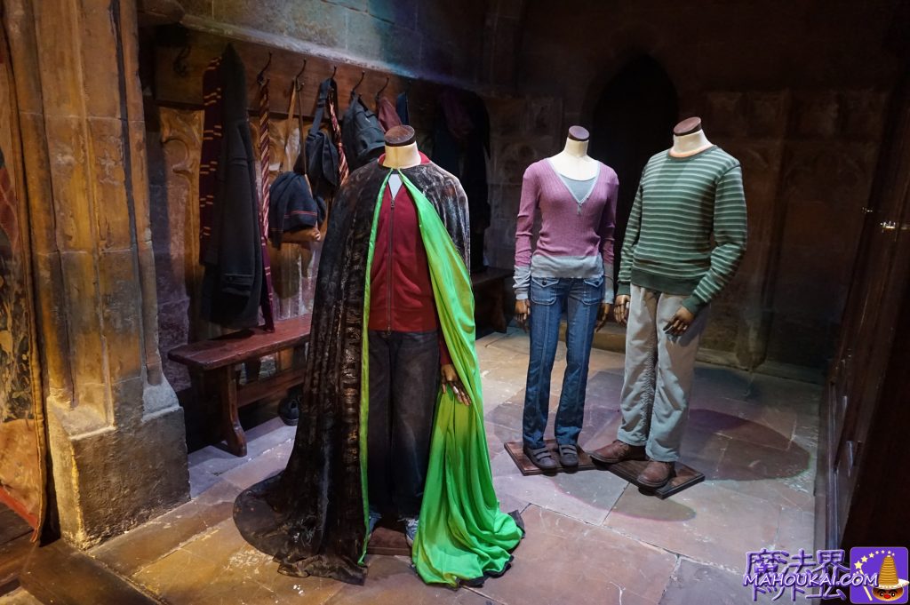 Harry, Hermione and Ron in invisibility cloaks.