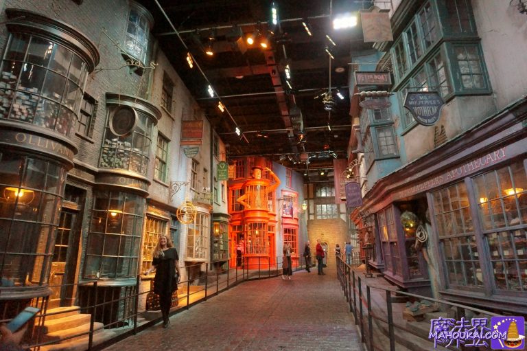 ダイアゴン横丁（Diagon Alley）♪ワーナー・ブラザース・スタジオ・ツアー・ロンドン メイキング・オブ・ハリー・ポッター『WARNER BROS. STUDIO TOUR LONDON THE MAKING OF Harry Potter』オリバンダー