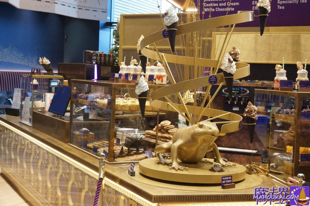 カエル チョコレートカフェとは THE CHOCOLATE FROG CAFE<チョコレート カエル カフェ> 蛙チョコ カフェ ハリー・ポッター スタジオ ツアー ロンドン
