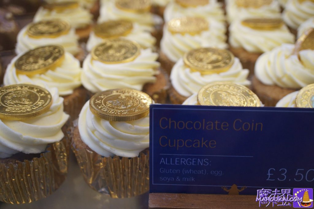 Chocolate Coin Cupcake(チョココイン カップケーキ) 3.50£ THE CHOCOLATE FROG CAFE<チョコレート カエル カフェ> 蛙チョコ カフェ ハリー・ポッター スタジオ ツアー ロンドン