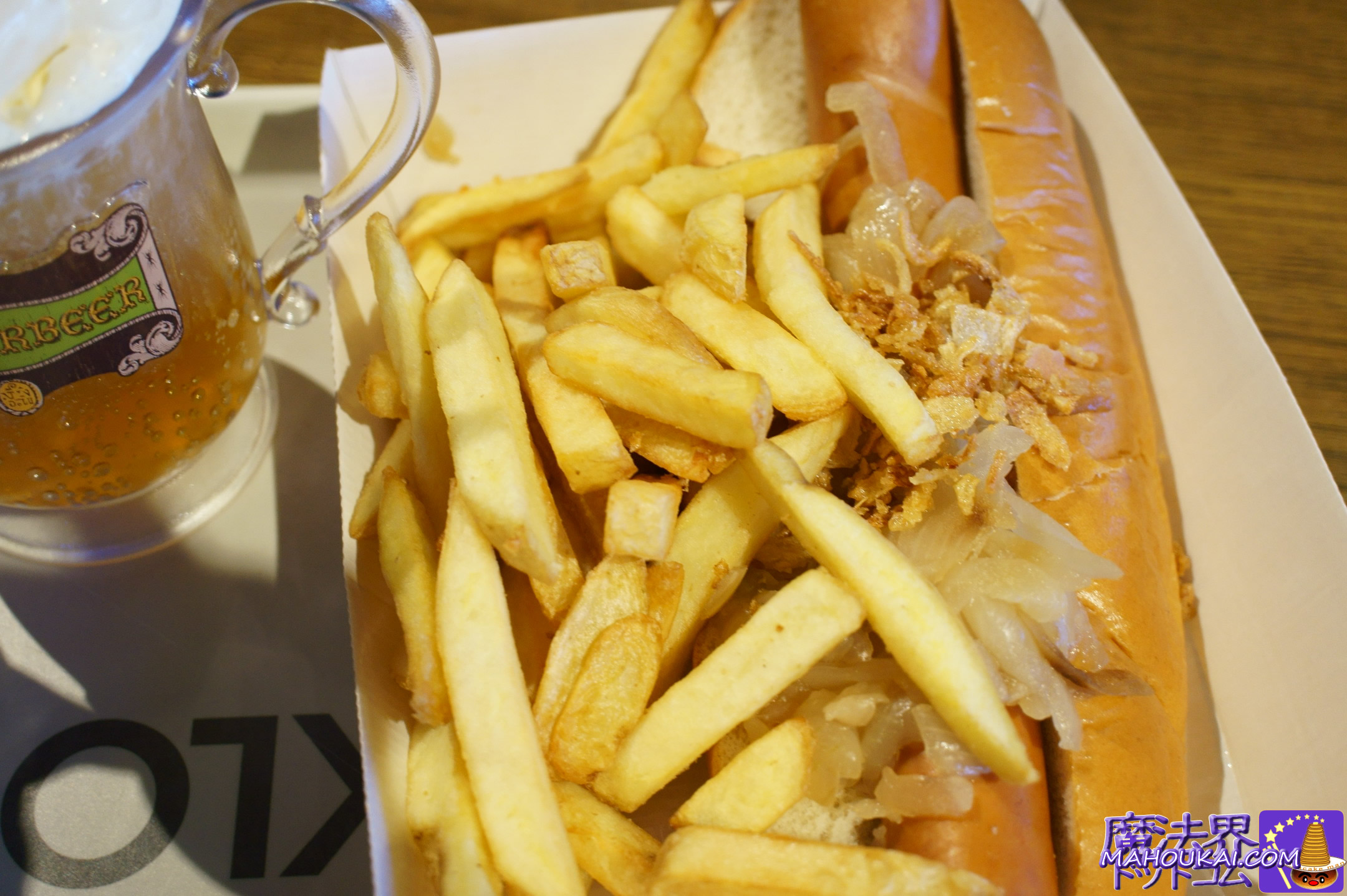 Classic Hotdog（クラシックホットドッグ）8.50£ カフェ＆レストラン THE BACKLOT CAFE（バックロット・カフェ） ハリー・ポッター スタジオツアー1日目の食事