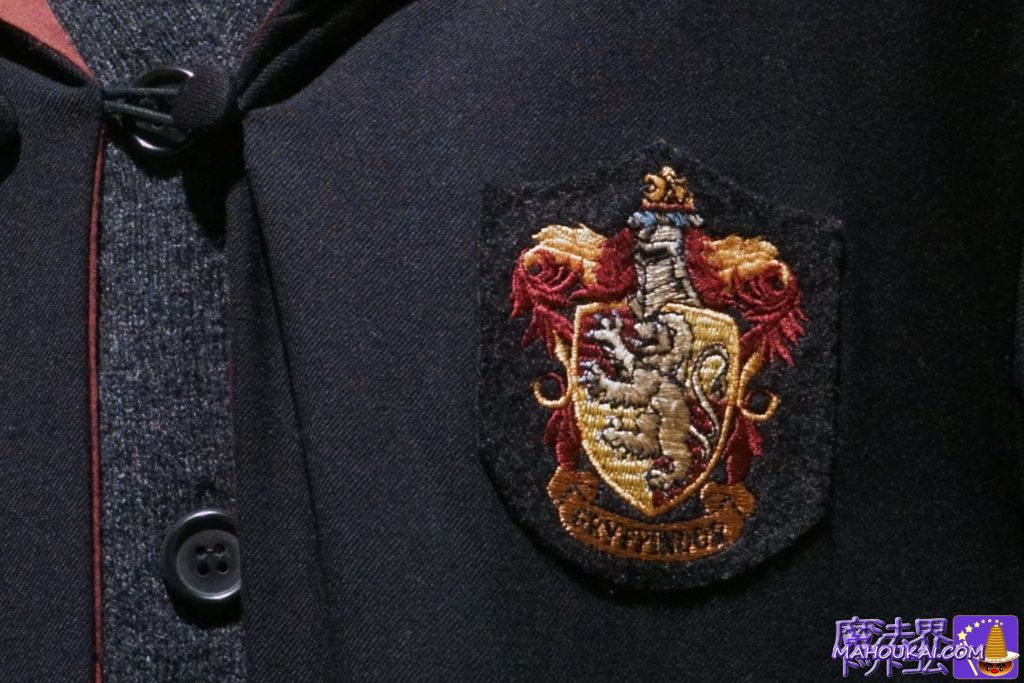 Authentic dressing gowns (PROP) Gryffindor emblem.