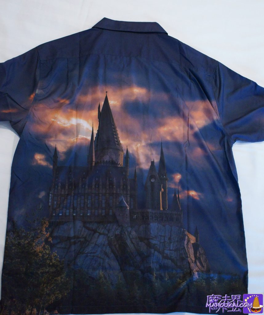 Hogwarts is also in the back print... Hogwarts Castle design Open shirt Aloha shirt USJ "Harry Potter Area".