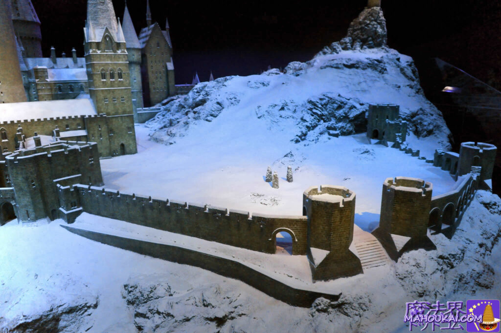 ホグワーツ裏庭と城壁と見張り台？ ホグワーツ魔法魔術学校 映画撮影巨大模型セット　 ハリー・ポッター スタジオ ツアー ロンドン（イギリス）