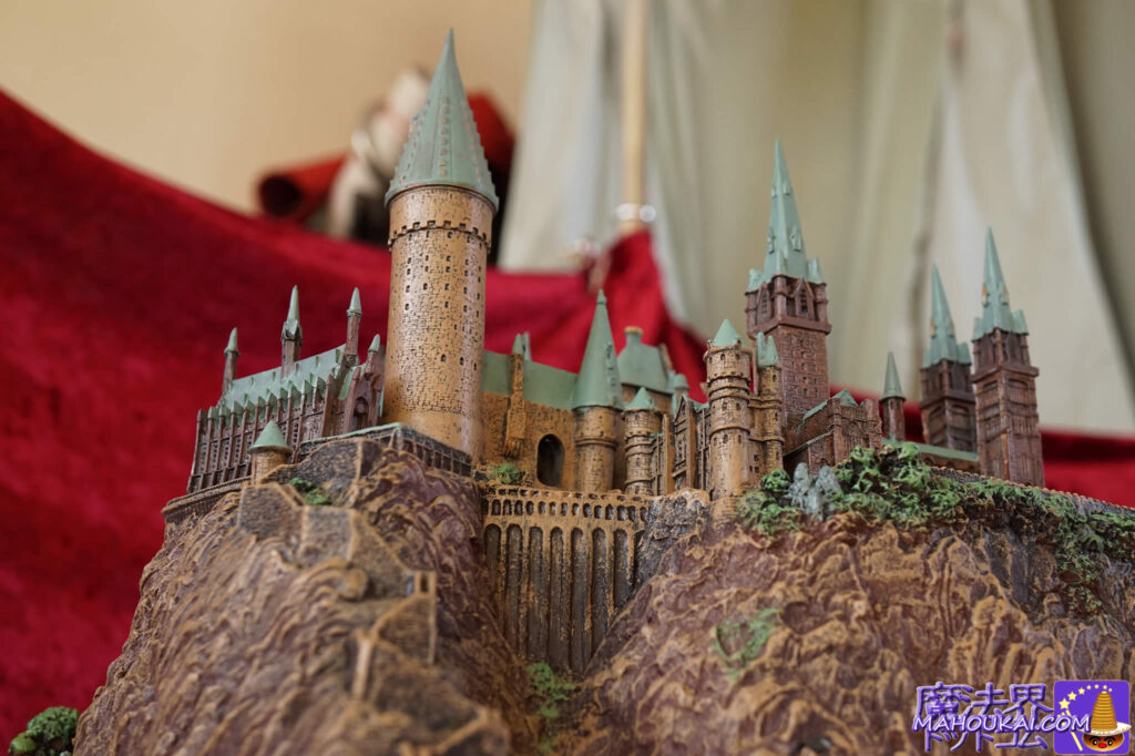 Model of Hogwarts School of Witchcraft and Wizardry (Noble Collection).