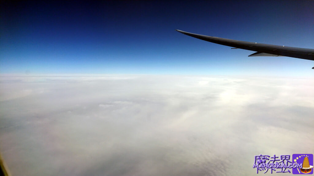 日本時間23:00　雲が斑模様にモニターを見ると既にイギリス上空です！ ブリティッシュ エアウェイズ 関西空港 イギリス ハリー・ポッター旅行