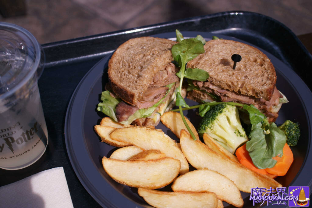 ローストビーフサンド（Roast Beef Sandwich）三本の箒　USJ　ハリー・ポッター　エリア2021年3月新フード メニュー