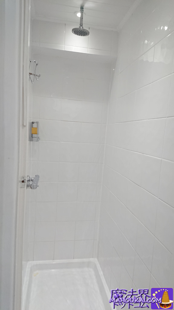 ALHAMABRA HOTEL, London Shared shower rooms.