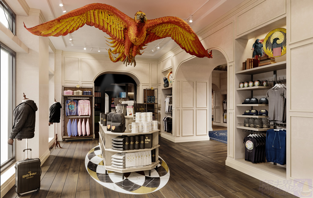 Giant Fawkes (Phoenix) model of a phoenix in flight HARRY POTTER NEW YORK (Harry Potter Store New York).