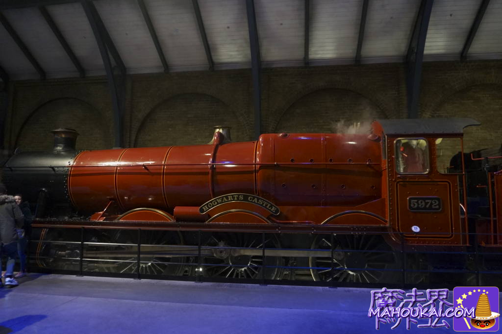 映画ハリー・ポッターのホグワーツ特急（紅色の蒸気機関車）WBTourLondon