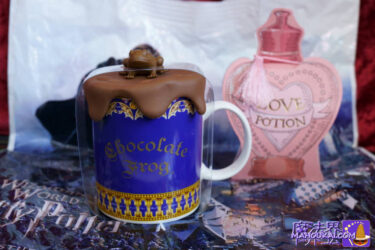 New â'¬ frog chocolate mug with melted frog chocolate lid! Price ¥2300 Honeydukes USJ 'Harry Potter Area'