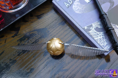 Flying and playing with the Golden Snitch... MISTERY FLYING SNITCH Harry Potter collectibles.