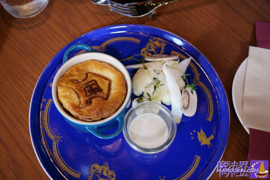 Ravenclaw stew [Food Report] Lunch at Harry Potter Café Akasaka... Enjoy lunch and dessert with your fellow Haripotters.