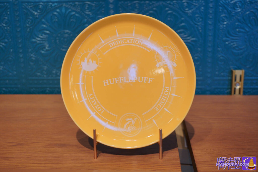 Gryffindor, Slytherin, Hufflepuff and Ravenclaw plates Harry Potter Cafe Akasaka Limited edition goods edition