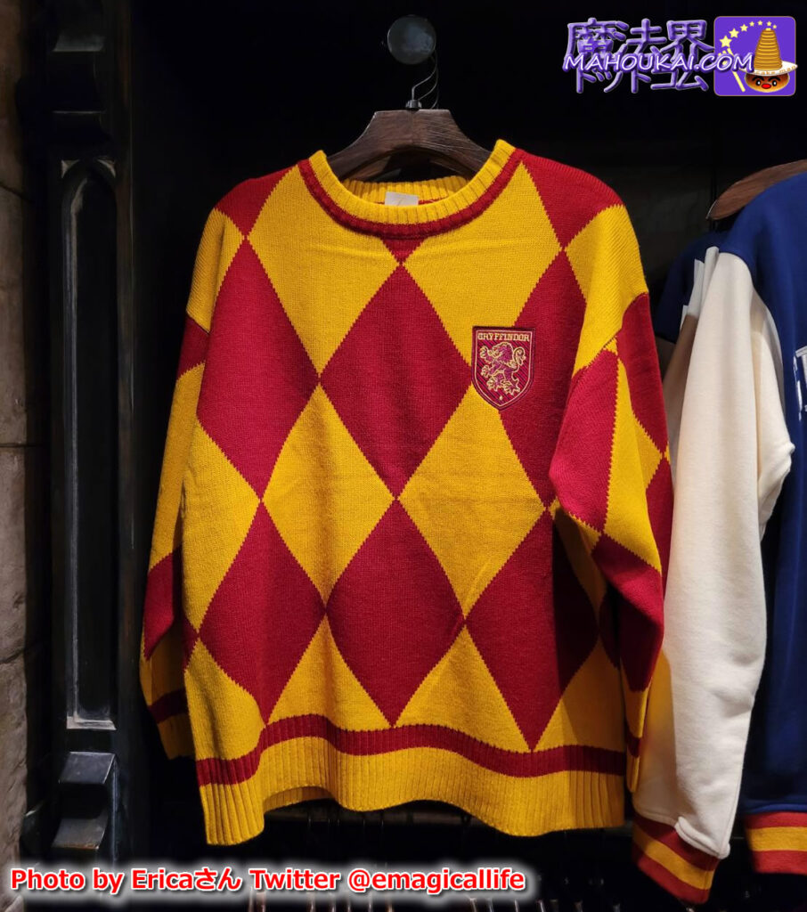 [USJ New Apparel Winter] Harry Potter Gryffindor Stajan & Red and Yellow Rhombus Two-Tone Sweater Â October 2022, Filch's Confiscated Goods Store, "Harry Potter Area".