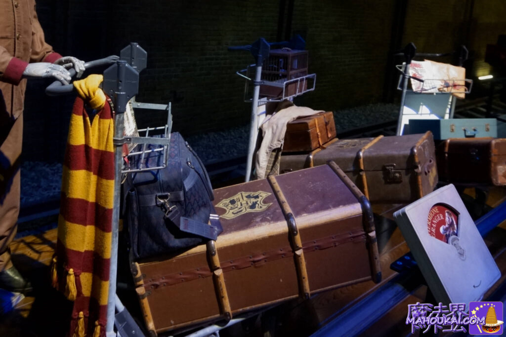 Hermione's cart｜Hogwarts Trunk and Luggage｜Hogwarts Trunk and Luggage Harry Potter Studio Tour London, UK