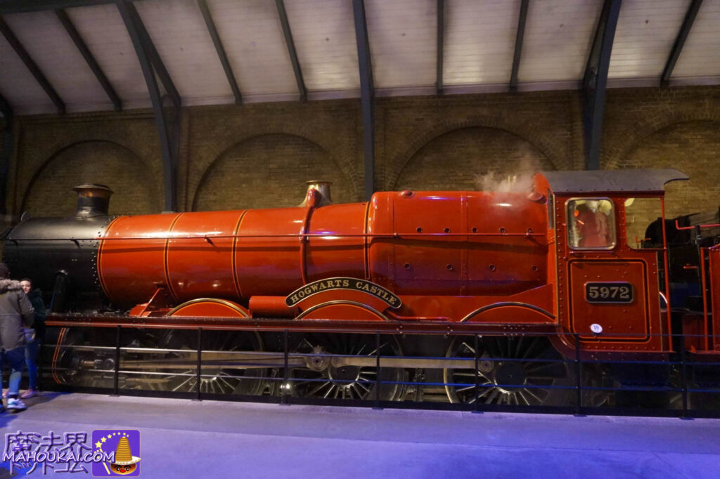 映画ハリー・ポッターのホグワーツ特急（紅色の蒸気機関車）ハリー・ポッタースタジオツアー ロンドン
