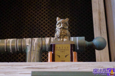 [Hidden spot] Daily Prophet newspaper delivery owl trophies Owl-filled 'Owl Mail' & 'Owl Hut' entrance/exit perch, lots of mail and parcels Â USJ 'Harry Potter Area'.