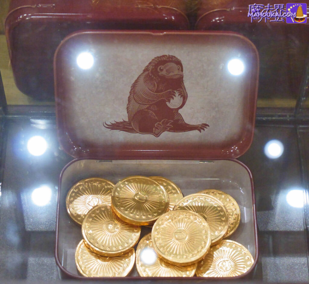 USJ Fantabis sweets on sale â- Niffler-designed red tin case with gold coins zipped up! Coin Chocolate USJ "Harry Potter Area".
