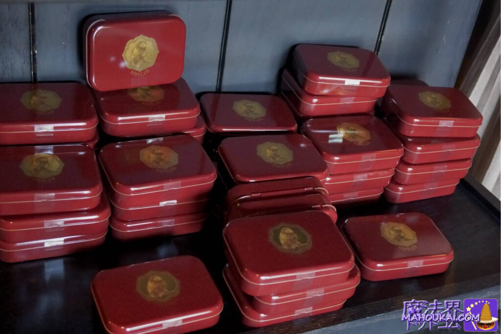 USJ ファンタビのお菓子発売♪ニフラーデザインの赤い缶ケースに金貨がザクザク！？コインチョコレート USJ 「ハリー・ポッター エリア」
