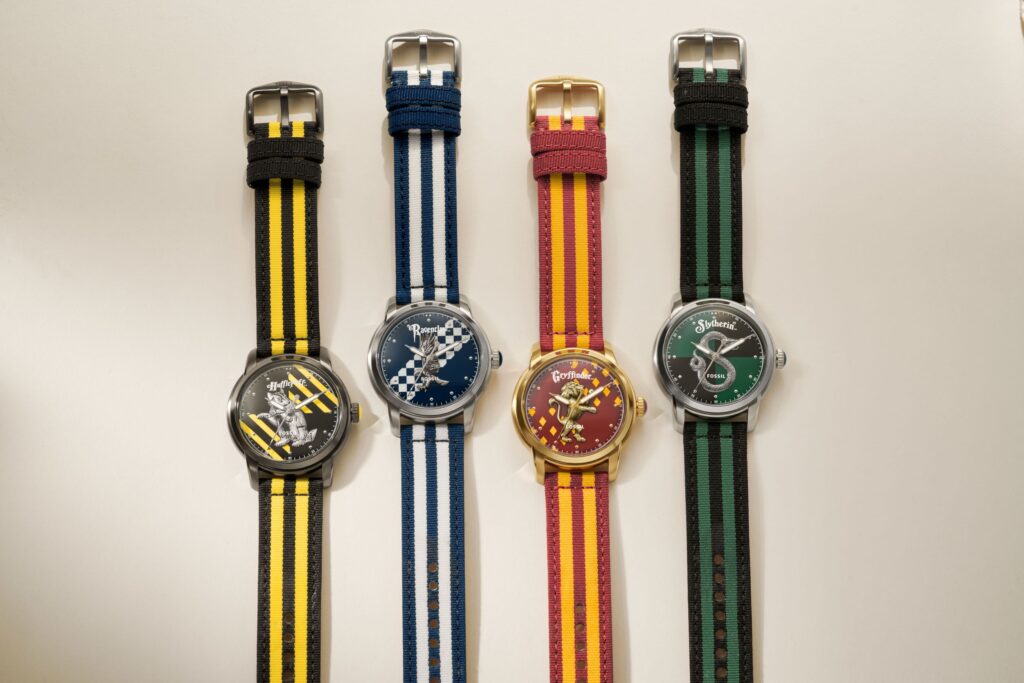 フォッシル × ハリー・ポッター ホグワーツ腕時計 四寮ウォッチ、ネックレス ＆ ピアスも新発売！2022年10月31日（月）～