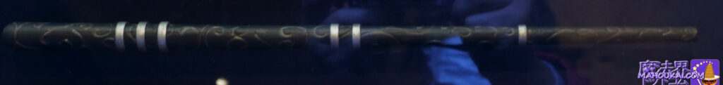 USJ 新マジカル・ワンド 紹介 ＆ 杖芯と素材の特性 「黒クルミとドラゴンの心臓の琴線（きんせん）」の杖｜「ハリー・ポッター エリア」 オリバンダー