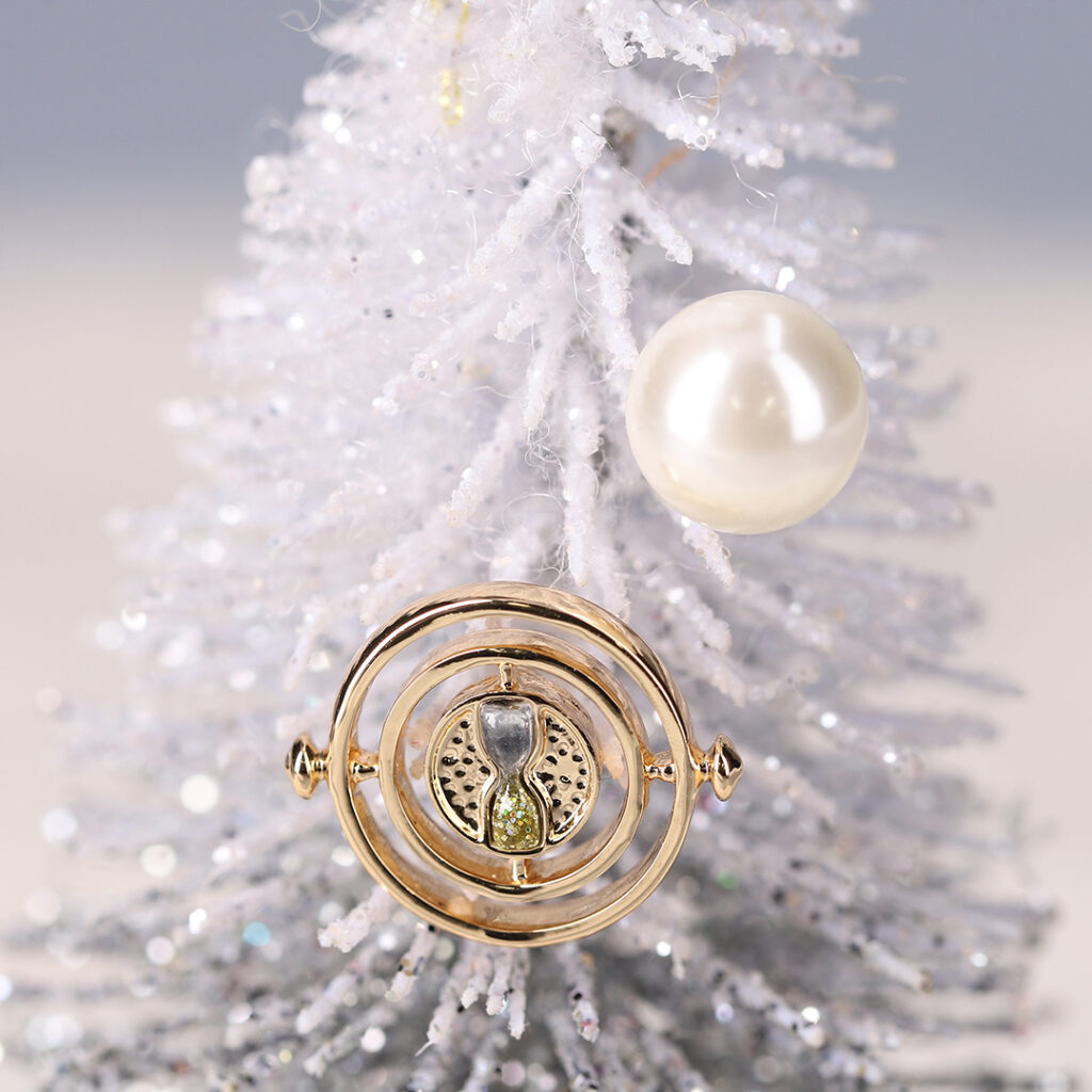 [New Products] Harry Potter Time Turner Pierced Earrings [New Products] Harry Potter Mahoudkoro Time Turner Three types of accessories: earrings, pierced earrings and ring on sale from 16 December 2022 (Friday).