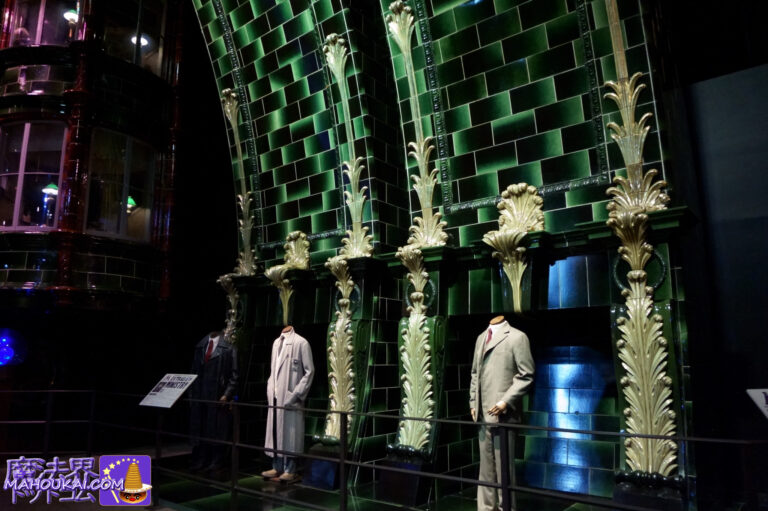 [Costume display] Harry (Runcorn), Ron (Katamor), Arthur Weasley Fireplace Hall MINISTRY OF MAGIC ATRIUM film sets｜Harry Potter Studio Tour London [Detailed report
