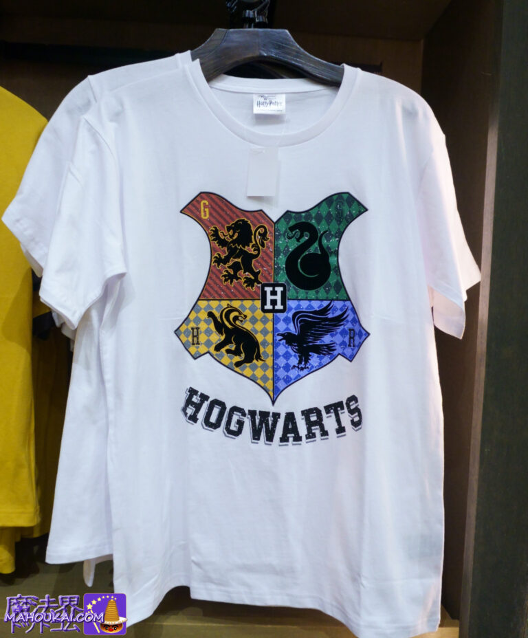 USJ [New Product] Hogwarts Coat of Arms (Colour & Comical Ver) T-shirt｜ USJ "Harry Potter Area" at Dervish and Bangs.