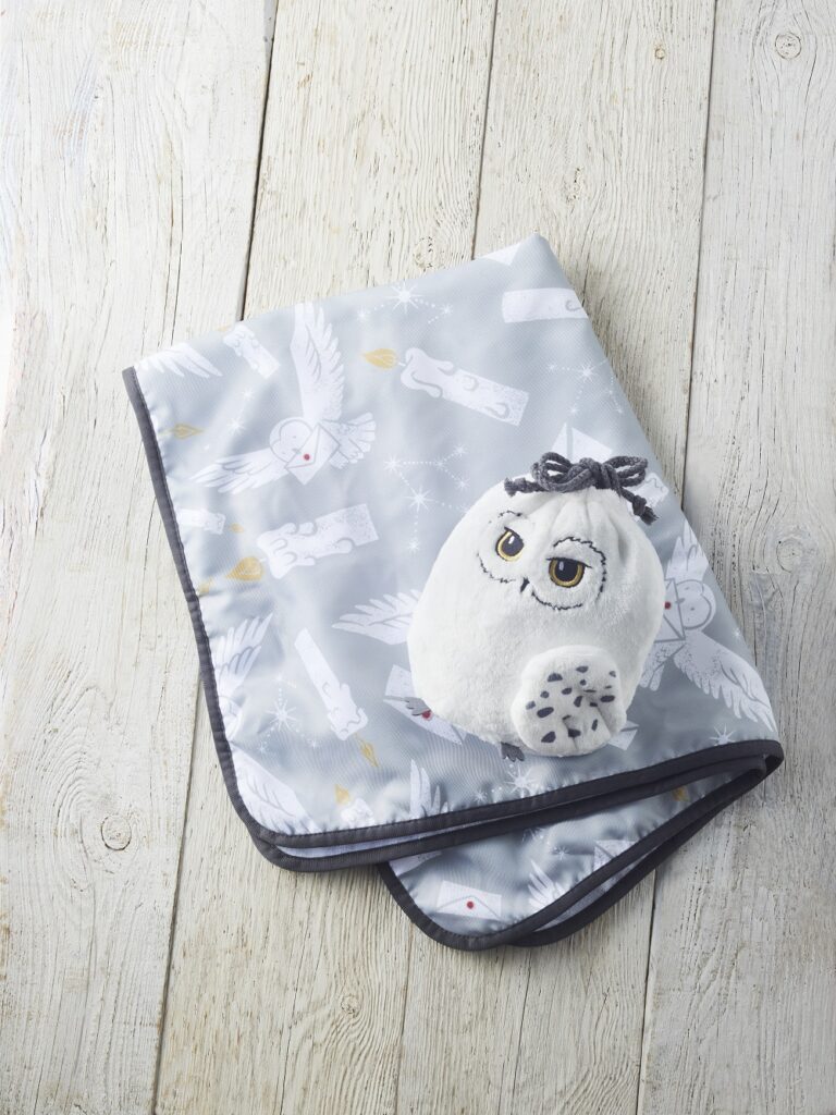 Hedwig Pouch & Blanket Tully's Coffee x Harry Potter collaboration drinks & merchandise from 7 Jun 2023 (Wed)
