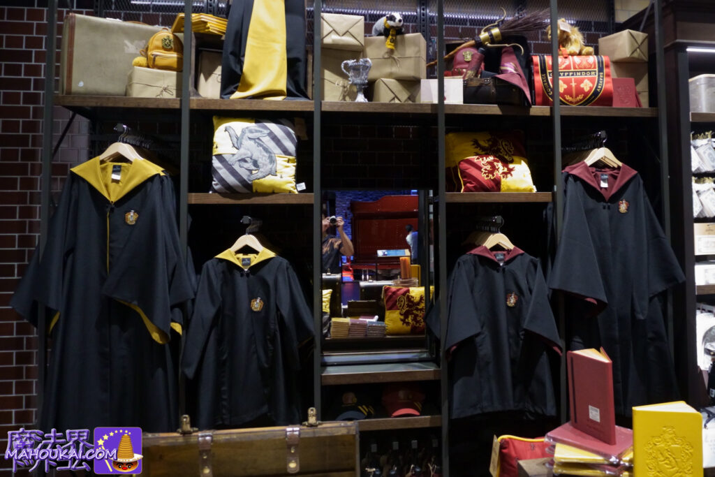 Four Hogwarts Dormitories Robes (Gryffindor, Slytherin, Ravenclaw, Hufflepuff) Harry Potter merchandise shop The Railway Shop, Studio Tour Tokyo, souvenirs (former Toshimaen site).