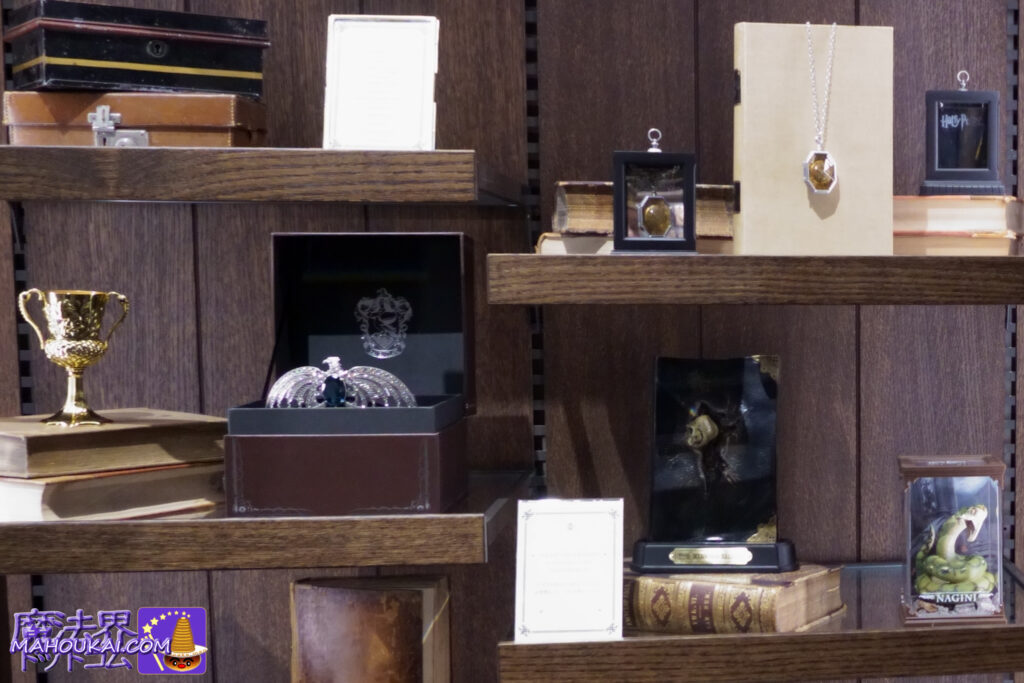 Hufflepuff cup, Ravenclaw hair ornament, Slytherin locket, Tom Riddle diary with basilisk fangs 'Noble Collection' | Harry Potter Studio Tour Tokyo