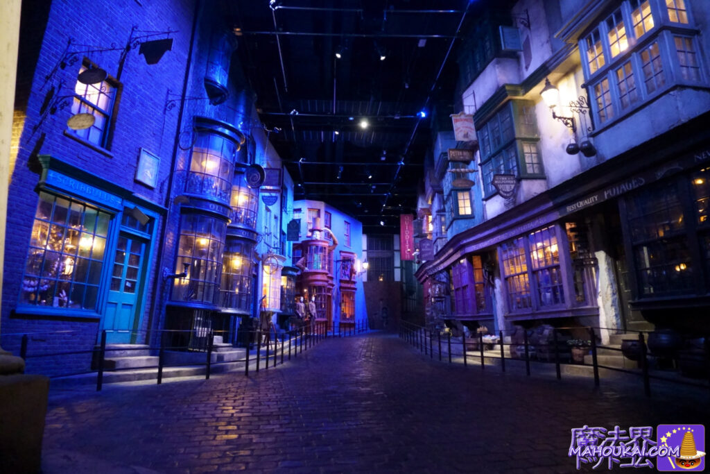 Night view of Diagon Alley on the Harry Potter Tour Tokyo｜Harry Potter Studio Tour Tokyo (Toshimaen) [Detailed report] List of shops in the wizarding world on the exhibition set♪