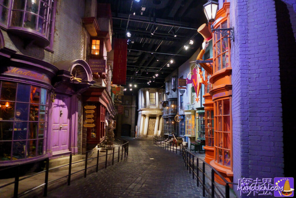View from in front of the Leaky Cauldron in Diagon Alley on the Harry Potter Tour Tokyo｜Harry Potter Studio Tour Tokyo (Toshimaen)