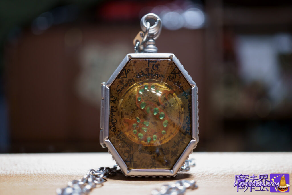 Slytherin locket pendant Noble Collection Harry Potter replica collectibles (Studio Tour Tokyo Toshimaen).