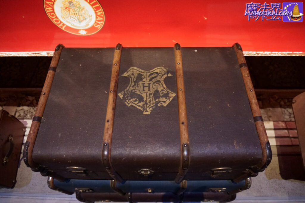 Hogwarts boot, large wooden trunk, filming props from the Harry Potter movie exhibit (PROP).