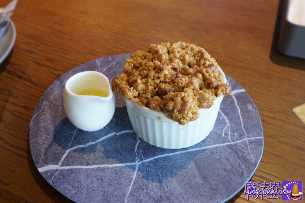 Food Report 'Rhubarb and apple crumble with custard' Harry Potter Tour Tokyo 'Restaurant' Food Hall [Dining Report] August and September 2023 Harry Potter Studio Tour Tokyo.